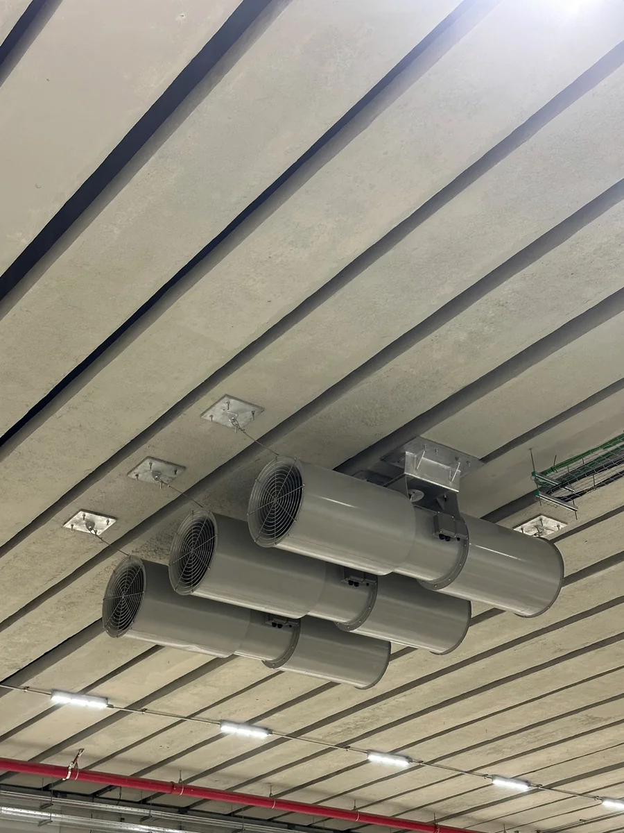 Vista angular del sistema de ventilación instalado